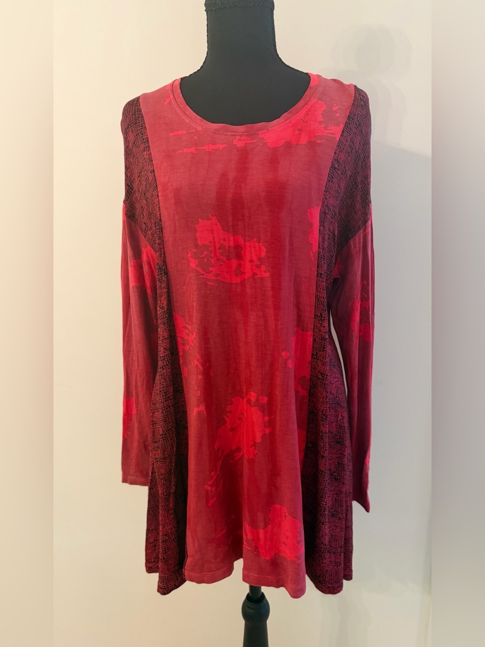 Art of Cloth Red and Black Artsy Boho Lightweight Long Sleeved Batik Tunic Top M